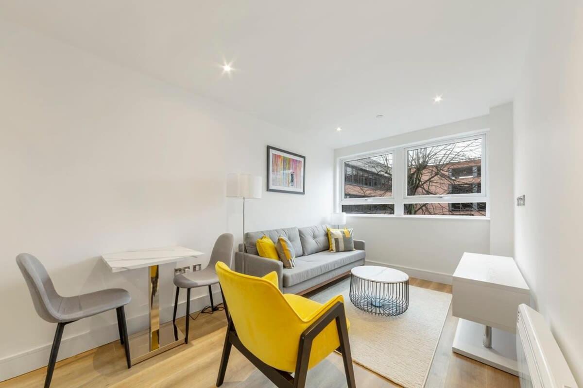 Modern And Stylish 1 Bed Apartment In East Grinstead Extérieur photo