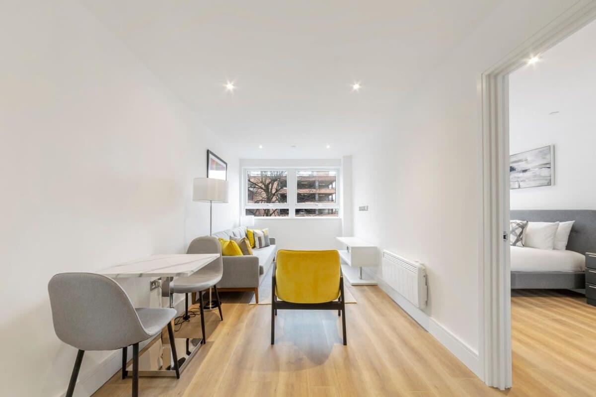 Modern And Stylish 1 Bed Apartment In East Grinstead Extérieur photo