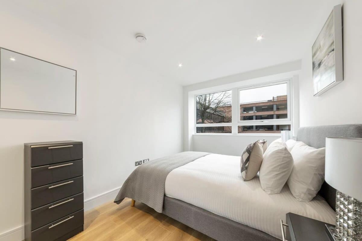 Modern And Stylish 1 Bed Apartment In East Grinstead Extérieur photo