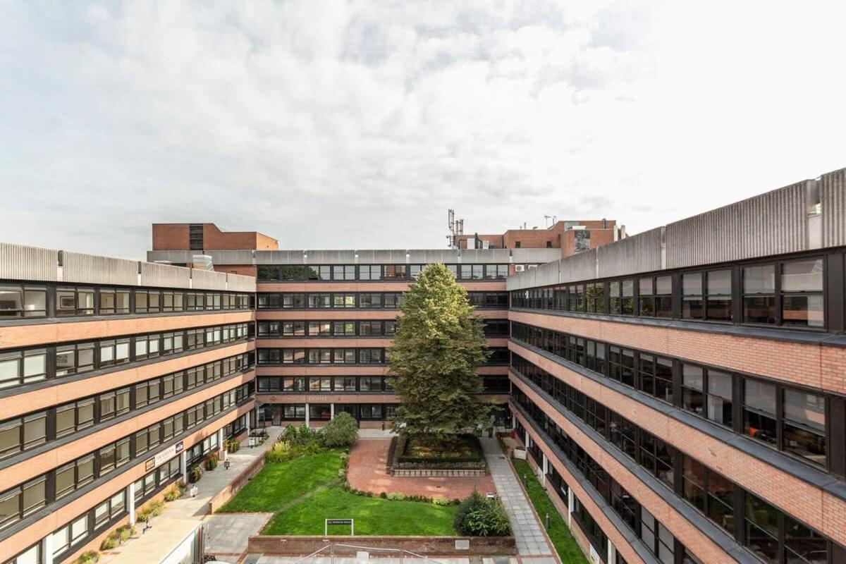 Modern And Stylish 1 Bed Apartment In East Grinstead Extérieur photo